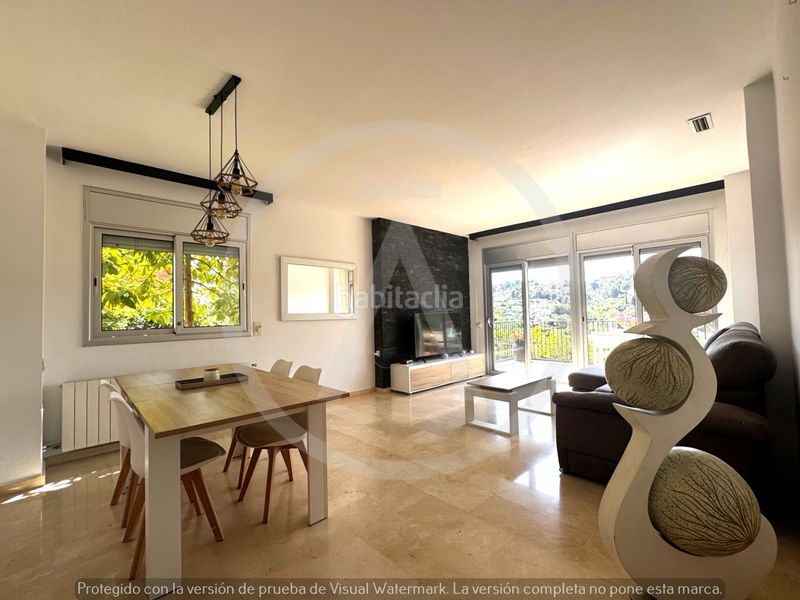 Foto 4244b603-cbe9-46ba-bea3-972b7993070d. Casa amb calefacció aparcament piscina a Can Palet de Vista Alegre Terrassa