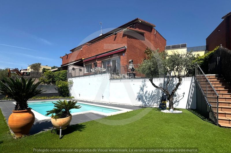 Foto c1869c77-a4c6-4147-afec-a3b64c1a4e18. Casa amb calefacció aparcament piscina a Can Palet de Vista Alegre Terrassa