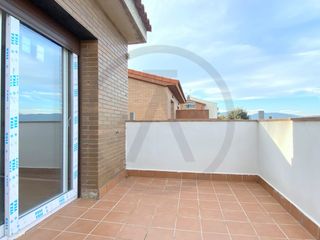 Casa aparellada  Carrer de la mallerenga. Casa bipareada a can palet de vista alegre
