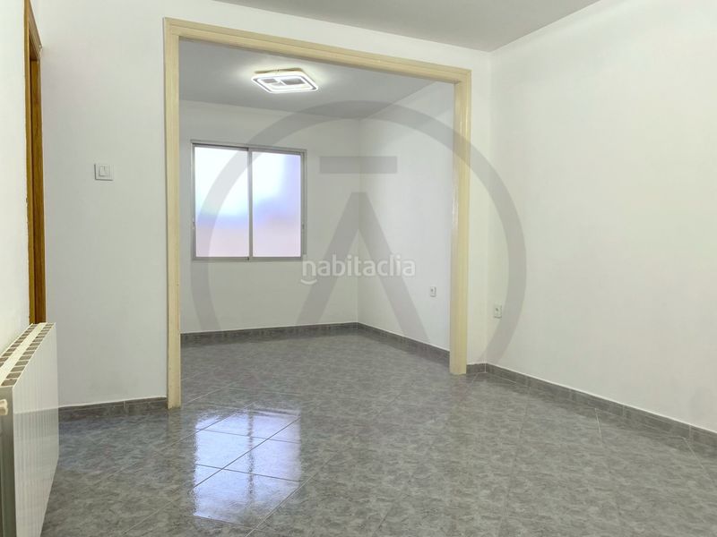 Casa  con amplio garaje, amplia buhardilla y terraza en Terrassa