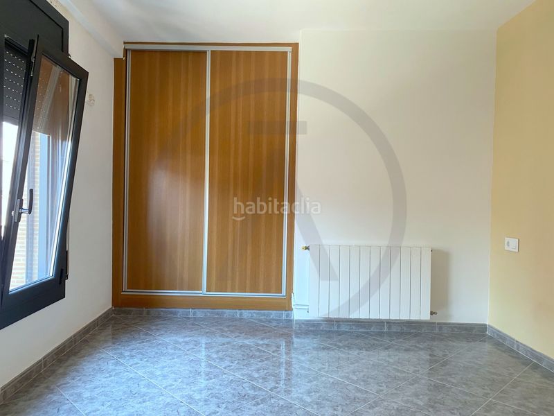 Casa  con amplio garaje, amplia buhardilla y terraza en Terrassa