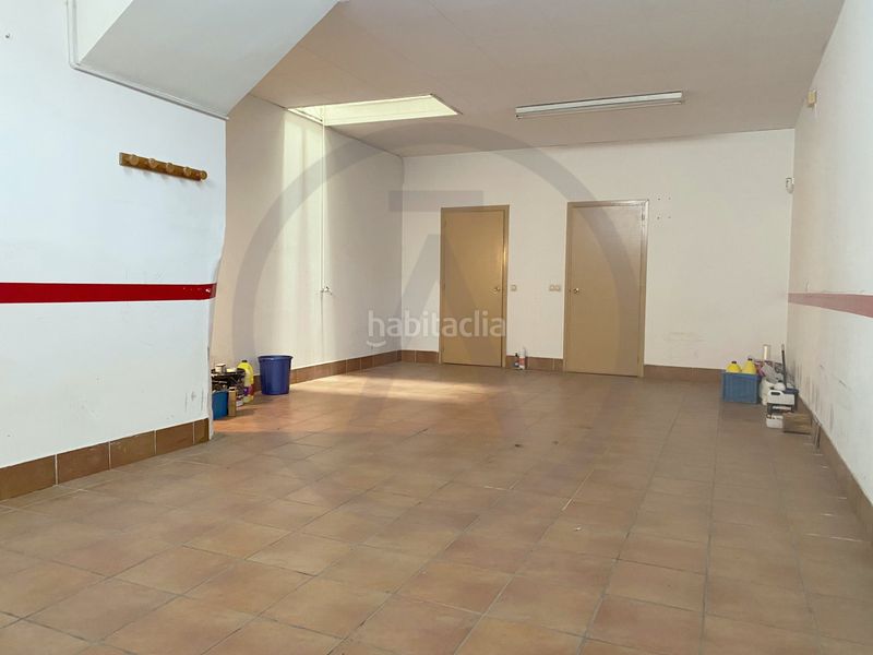 Casa  con amplio garaje, amplia buhardilla y terraza en Terrassa