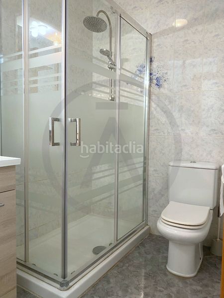Casa  con amplio garaje, amplia buhardilla y terraza en Terrassa