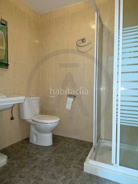 Casa  con amplio garaje, amplia buhardilla y terraza en Terrassa