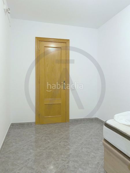 Casa  con amplio garaje, amplia buhardilla y terraza en Terrassa