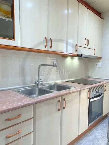 Casa  con amplio garaje, amplia buhardilla y terraza en Terrassa