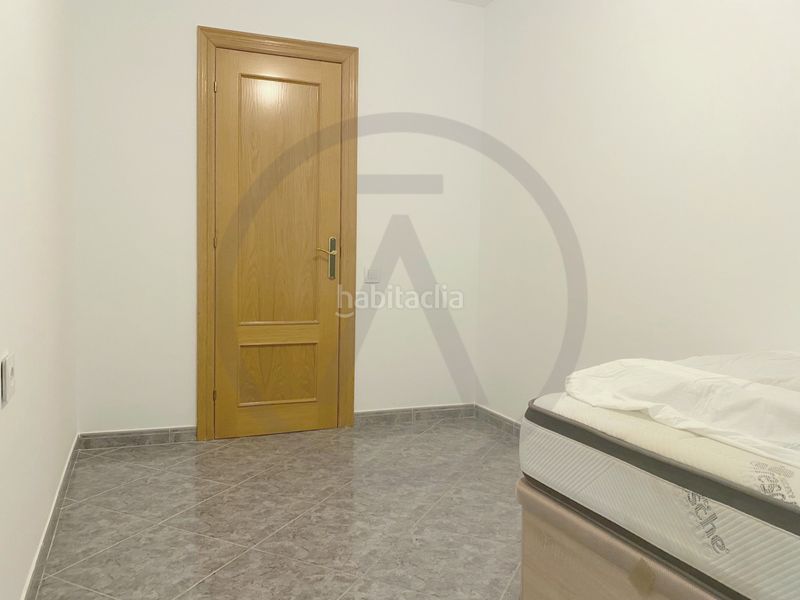 Casa  con amplio garaje, amplia buhardilla y terraza en Terrassa