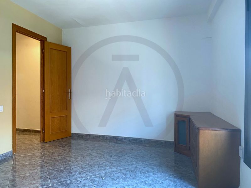 Casa  con amplio garaje, amplia buhardilla y terraza en Terrassa