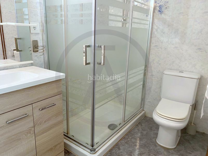 Casa  con amplio garaje, amplia buhardilla y terraza en Terrassa