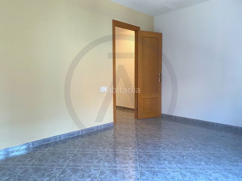 Casa  con amplio garaje, amplia buhardilla y terraza en Terrassa