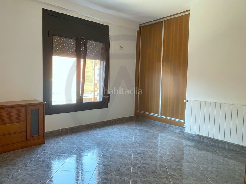 Casa  con amplio garaje, amplia buhardilla y terraza en Terrassa