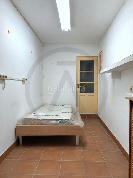 Casa  con amplio garaje, amplia buhardilla y terraza en Terrassa