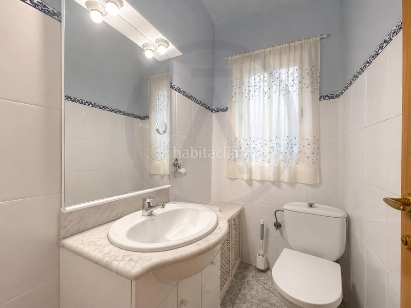 Foto b7d2f5e9-a895-48e8-ab10-deb1e890692d. Pis amb xemeneia calefacció a Barri del Centre Terrassa
