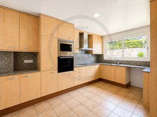 Rent Semi detached house in Caldes de Montbui. Exclusiva casa pareada esquinera con jardín y piscina privada