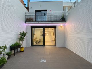 Casa adossada a Sant Pere Nord. Impresionante casa seminueva