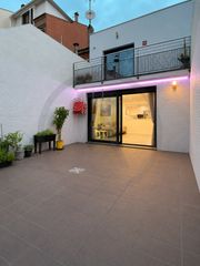 Casa adossada a Sant Pere Nord