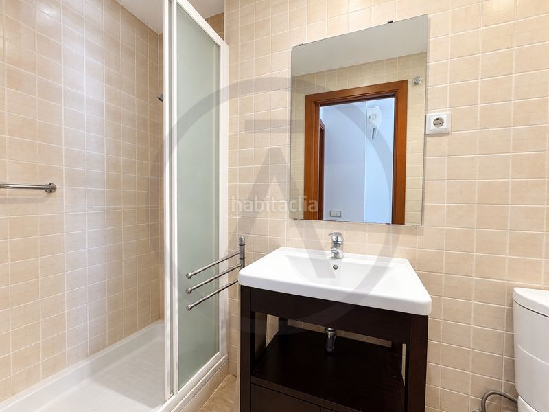 Foto 5bffec93-7db6-4add-909f-38ef9ea2920a. Dúplex amb xemeneia calefacció aparcament a Cementiri Vell Terrassa