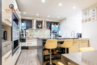 Pis  Calle de arturo soria. Tres habitaciones, dos baños, reformado máximas calidades, pisci