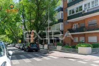 Location Appartement  Calle de prieto ureña. Piso de 3 dormitorios baño y aseo