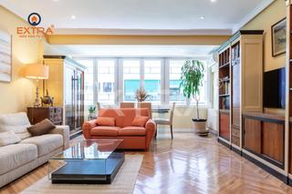 Piso  Calle de la infanta mercedes. Vivienda  de 4 dormitorios, exterior con garaje y trastero  en p