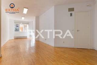 Alquiler Oficina  Calle reina mercedes. Oficina diáfana, reformada sin amueblar en calle reina mercedes,