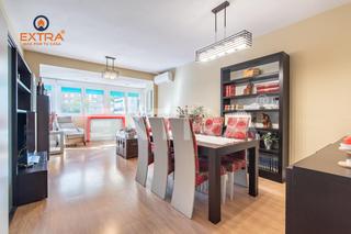 Piso  Calle de arturo soria. Reformado, terraza integrada, tres dormitorios, dos baños  aseo,