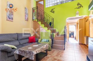 Appartement  Calle azucenas. Planta baja de 93 m2 con techos altos de casi 4 metros y patio p