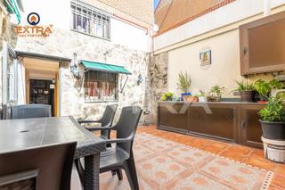 Appartamento  Calle azucenas. Planta baja de 93 m2 con techos altos de casi 4 metros y patio p