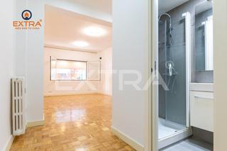 Alquiler Piso  Calle orense. Piso en alquiler de 93m2,  en perfecto estado con 3 dormitorios,