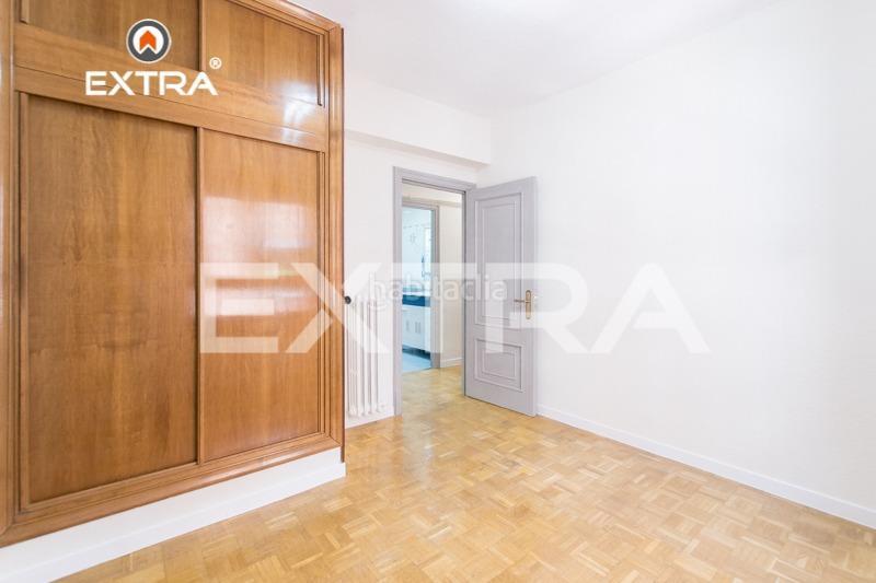 Foto 1ab5e80b-f359-4177-a91a-0dd5e48aa557. Flat with heating parking in San Juan Bautista Madrid