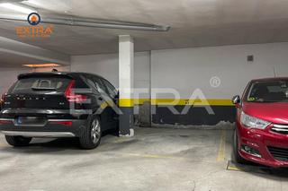 Aparcament cotxe  Calle de bellver. Plaza de garaje para coche mediano