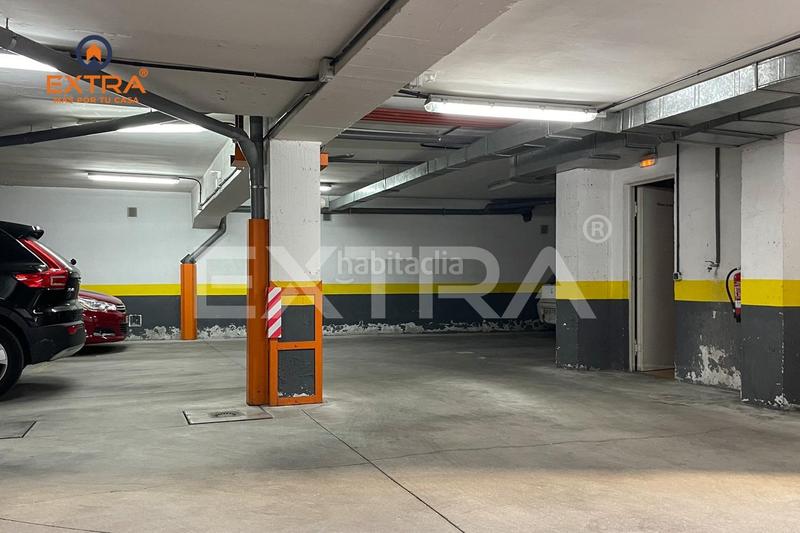 Foto d21e6a08-4f5a-4d46-a6e1-54f298574e29. Parking coche plaza de garaje para coche mediano en Madrid