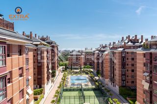 Location Appartement  Avenida gran vía de hortaleza. Piso de dos dormitorios, dos baños, con garaje y trastero en urb