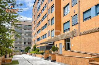Piso  Calle de jorge juan. Urbanizacion privada con piscina, garaje y trastero. tres dormit