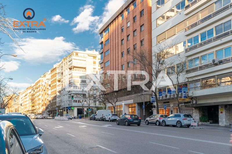 Foto 96807d9e-2c93-4775-b69b-2cd18686623d. Aparcament cotxe a El Viso Madrid
