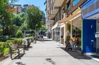 Location Appartement  Plaza de la república de ecuador. Piso sin amueblar, de dos dormitorios dobles y patio, junto a la