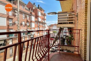 Piso  Calle hierbabuena. Excelente oportunidad de piso luminoso con 2 terrazas para vivir