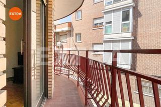 Piso  Calle hierbabuena. Excelente oportunidad de piso luminoso con 2 terrazas para vivir