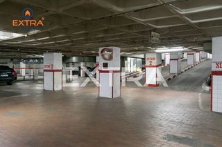 Aparcament cotxe a Calle de Julián Besteiro 35