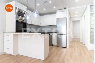 Location Appartement  Avenida sor ángela de la cruz. Piso exterior de 2 dormitorios, con plaza de garaje, trastero y