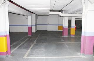 Aparcament cotxe a Ciudad Universitaria. En venta espléndida plaza de garaje para moto en ciudad universi