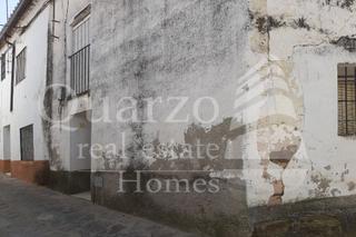 Casa a Jaraicejo. En venta estupenda casa a reformar en jaraicejo, cáceres.