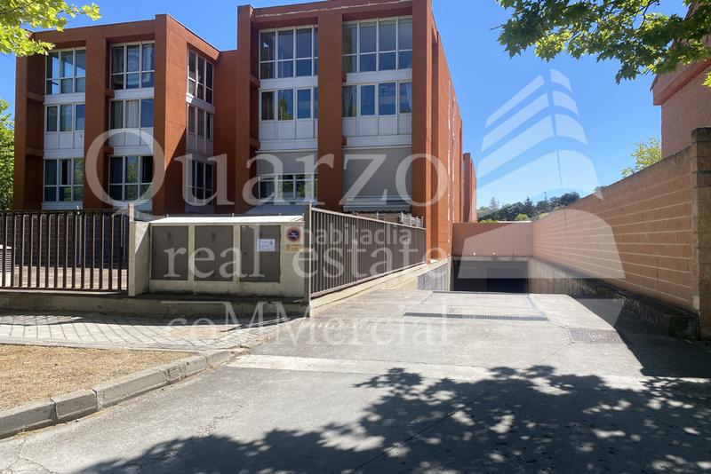 Foto 97e9e669-c3de-4b7d-9b8f-7b47fd9f9f1f. Aparcament cotxe a Zona Industrial Tres Cantos