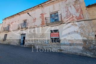 Masía en Calle mesones 5. En venta amplia casa en salorino.