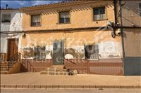 Foto 18f5eda9-a5bb-45cc-9fbf-d3a461bb1568. Casa adossada a Tobarra