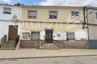 Maison jumelée à Tobarra. En venta estupenda cada adosada en tobarra