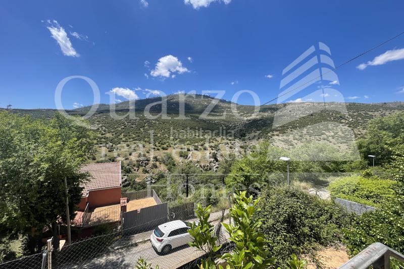 Foto 2548a9dc-7ef9-4836-a661-0595958d9b72. Chalet con parcheggio in Robledo de Chavela