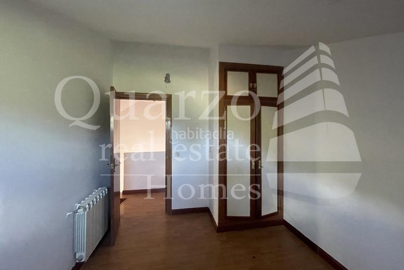 Foto 5a0500bb-c753-4c60-bbfb-165bf927a225. Chalet con parcheggio in Robledo de Chavela