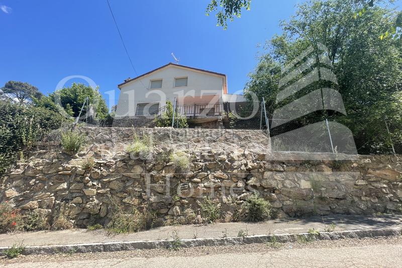 Foto addd9b9f-797d-4df7-a53f-11218082f759. Chalet con parcheggio in Robledo de Chavela