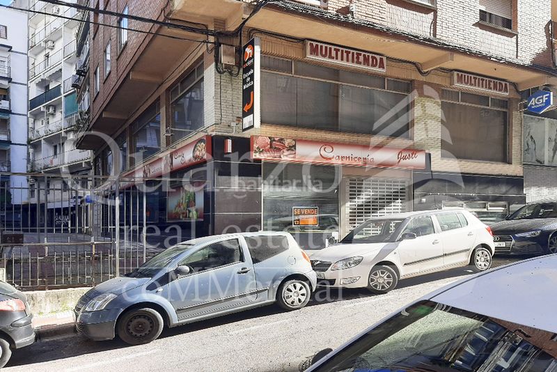 Foto 17236b05-3fe8-4d01-aebe-13ef6ce4b87c. Local comercial en calle gómez becerra 16 en venta magnífico local comercial Centro. en Cáceres